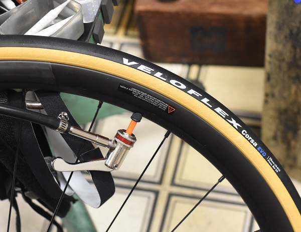 アウトレット☆送料無料 ベロフレックス Veloflex コルサ エボ 700×23C